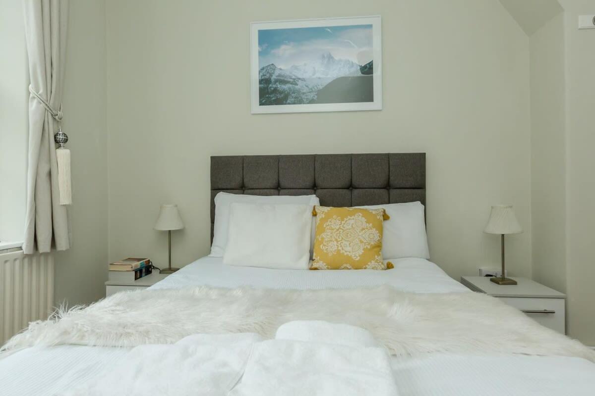 Convenient 2 Bedroom In *